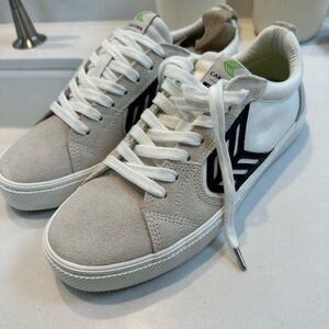 Cariuma Unisex Sneakers Unworn